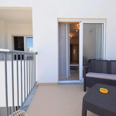 Perfect New In Αλμπουφέιρα